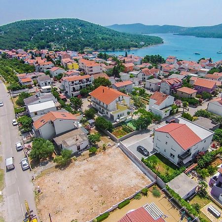 Apartments Zoran Pirovac Buitenkant foto