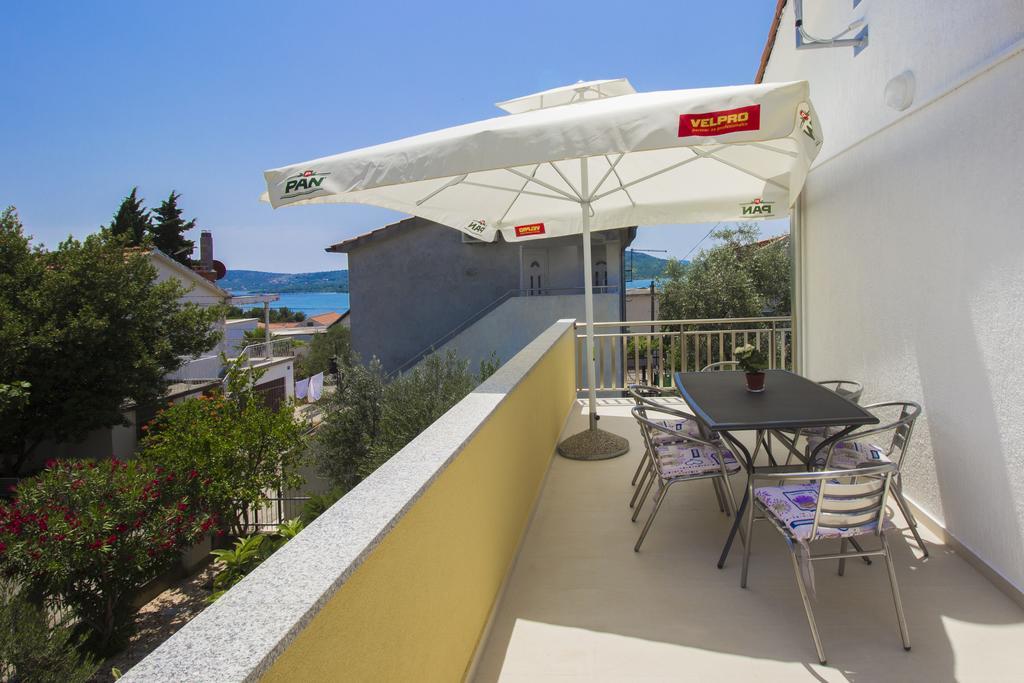 Apartments Zoran Pirovac Buitenkant foto
