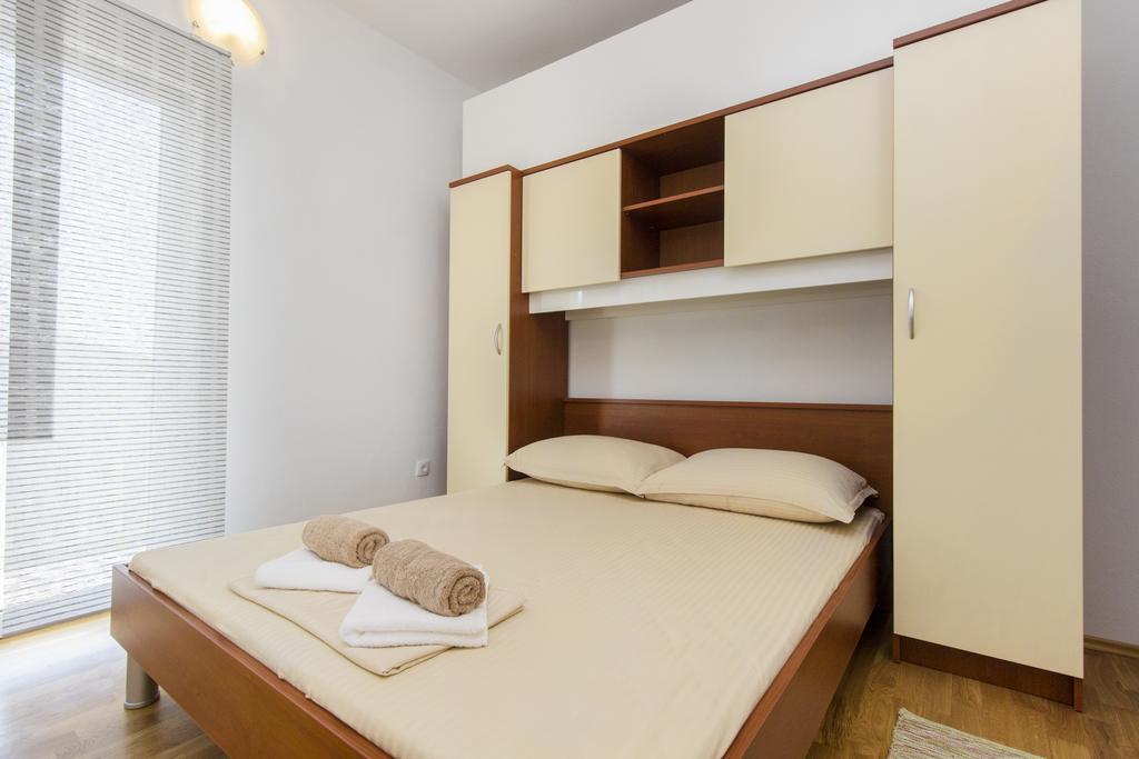 Apartments Zoran Pirovac Buitenkant foto