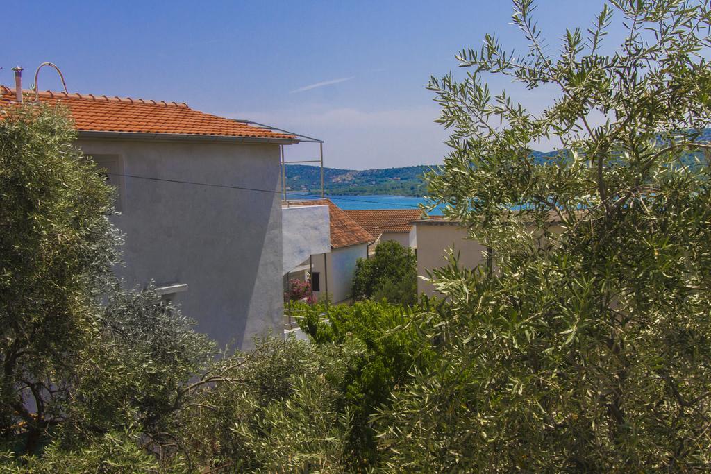 Apartments Zoran Pirovac Buitenkant foto