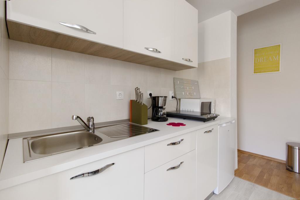 Apartments Zoran Pirovac Buitenkant foto
