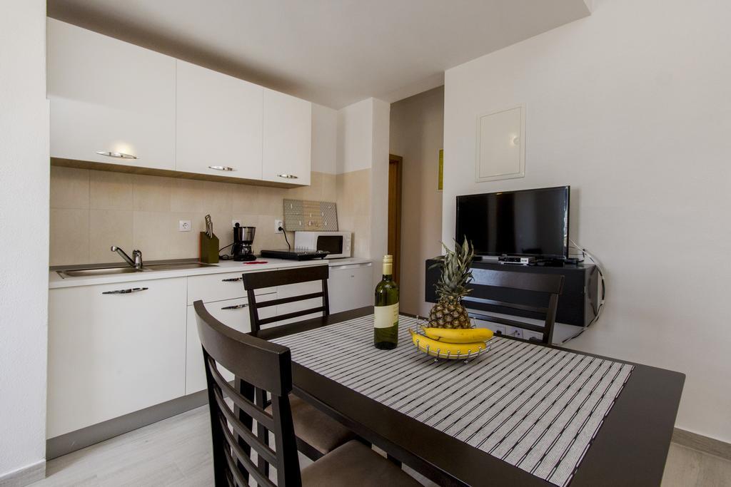 Apartments Zoran Pirovac Buitenkant foto