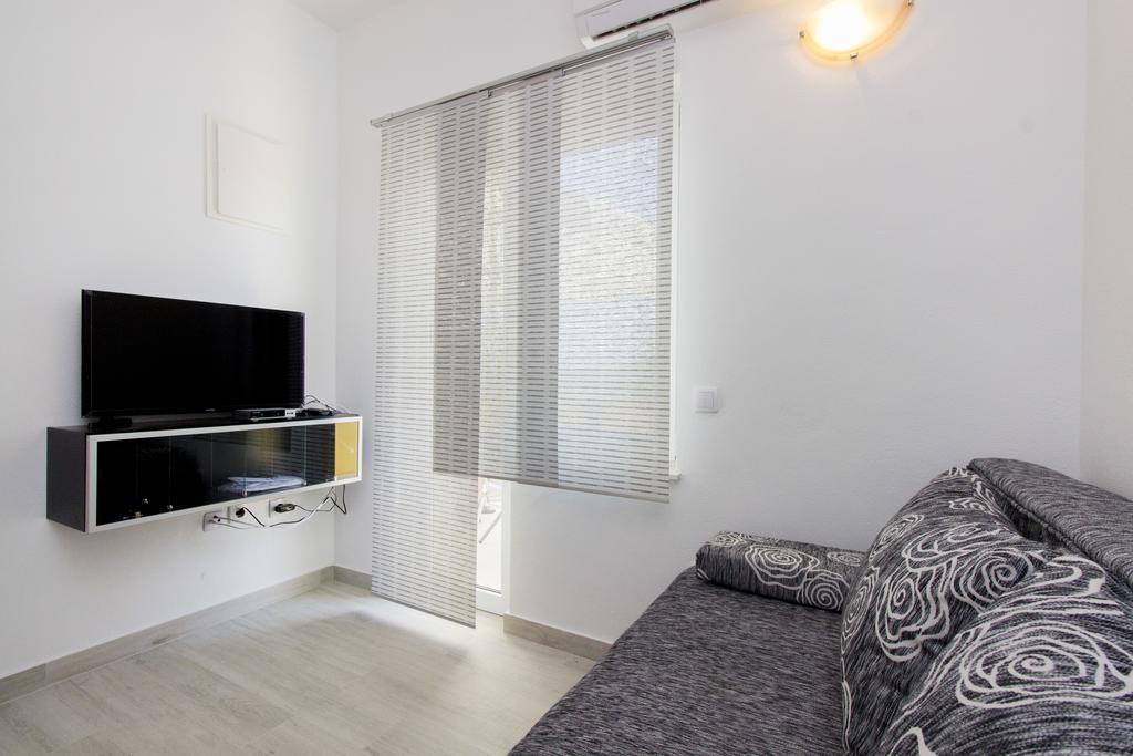 Apartments Zoran Pirovac Buitenkant foto