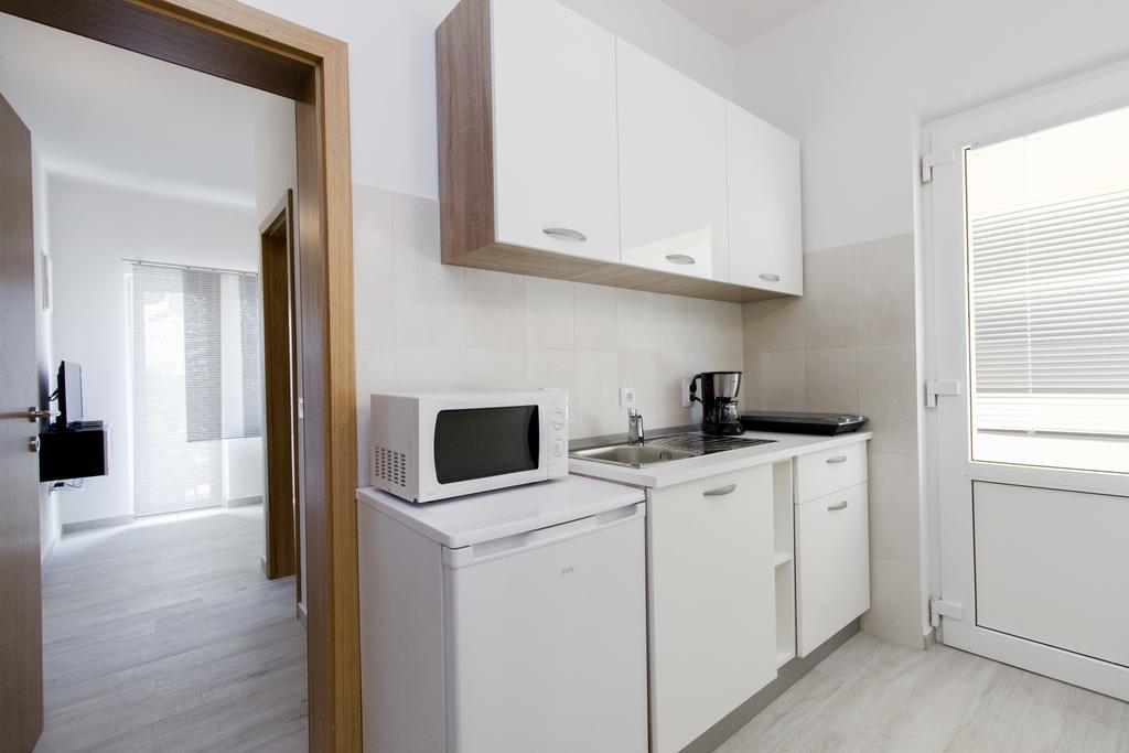 Apartments Zoran Pirovac Buitenkant foto