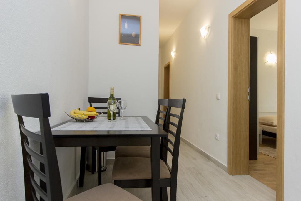 Apartments Zoran Pirovac Buitenkant foto