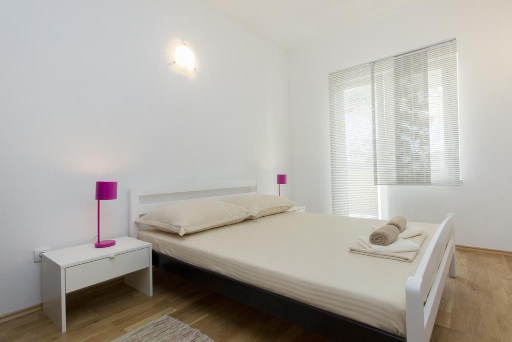 Apartments Zoran Pirovac Buitenkant foto