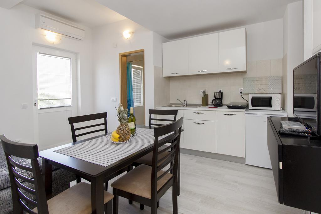 Apartments Zoran Pirovac Buitenkant foto