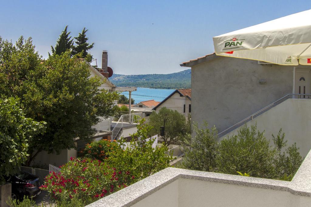 Apartments Zoran Pirovac Buitenkant foto