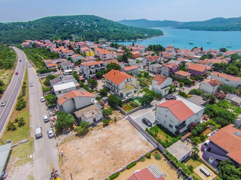 Apartments Zoran Pirovac Buitenkant foto