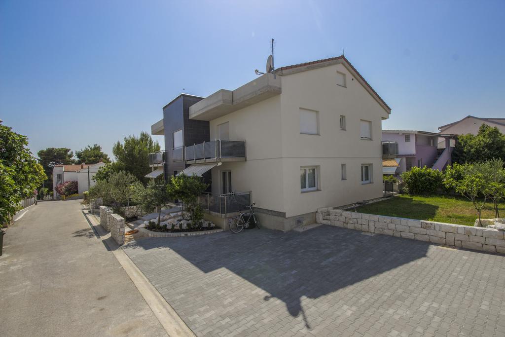 Apartments Zoran Pirovac Buitenkant foto