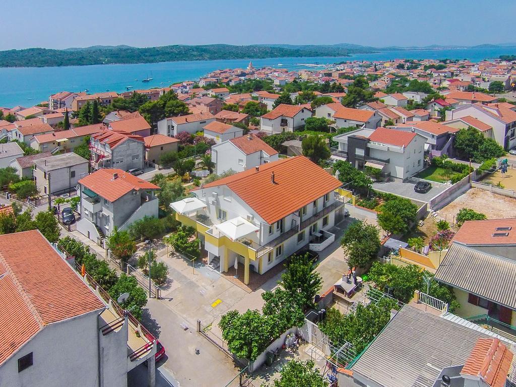 Apartments Zoran Pirovac Buitenkant foto